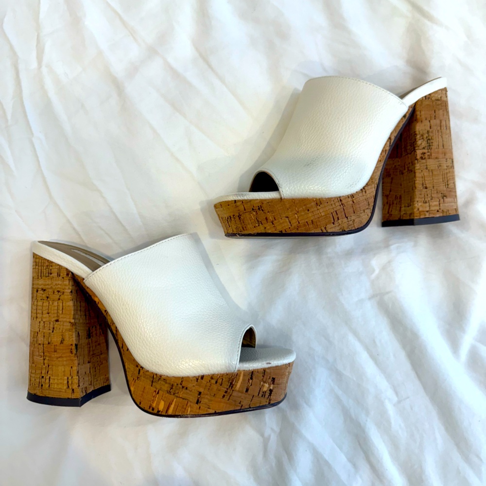 Krush Footwear Platform Block Heels Women’s Size 5
White/cream/cork